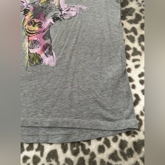 Abercrombie Kids Giraffe Graphic Tee in Gray Size Medium Girls - Picture 6 of 17